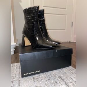 Womens Abercrombie and Fitch Crocodile Heeled Boots Size 9 NEW
